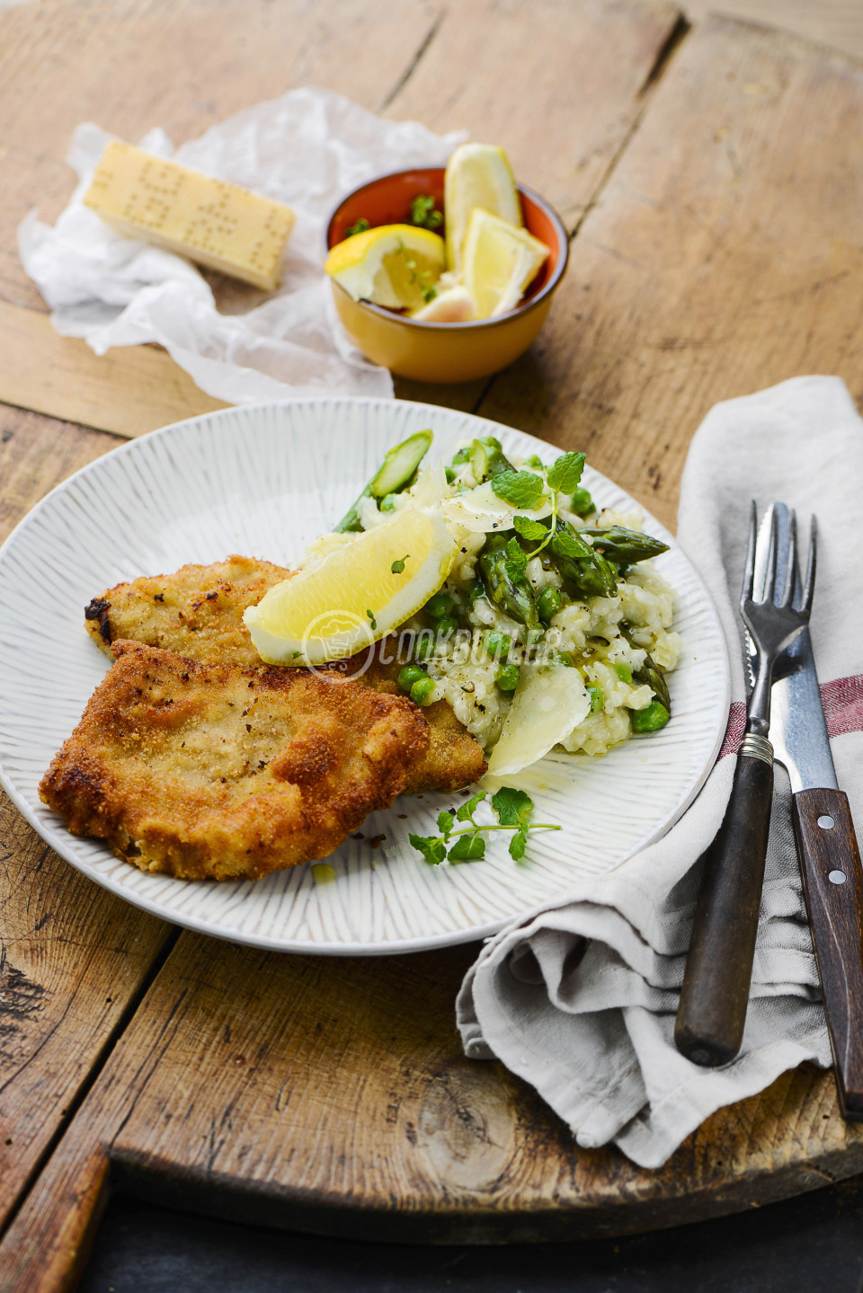 Breaded pork schnitzel with spring risotto (gluten-free) | preview