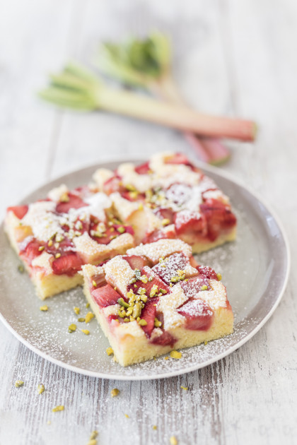 Rhubarb sheet cake (gluten-free)