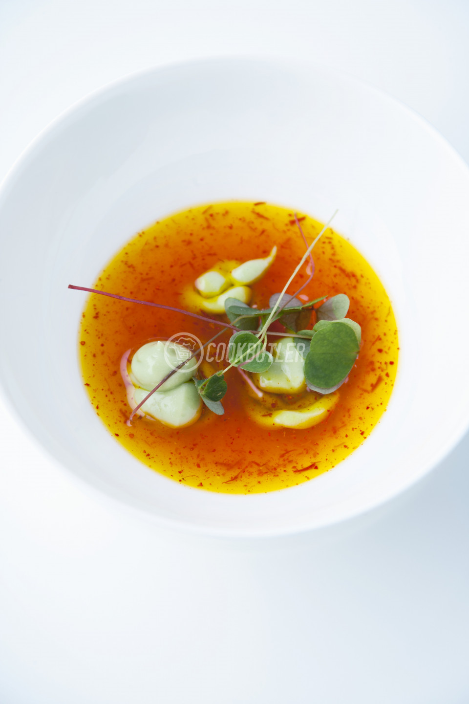 Cold saffron essence with avocado cream and wood sorrel | preview