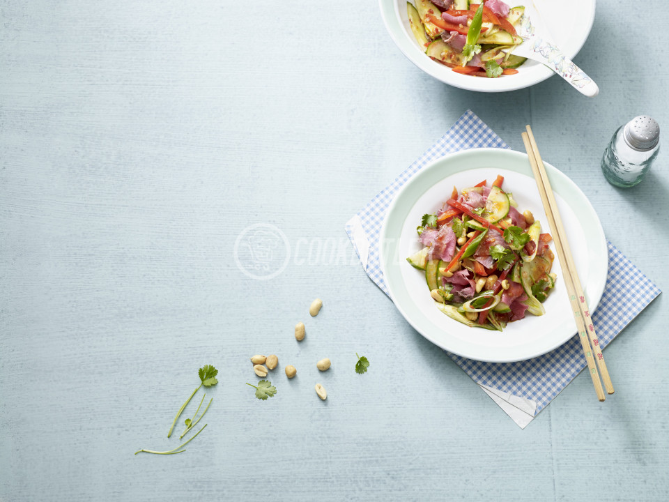 Thai salad with roast beef | preview