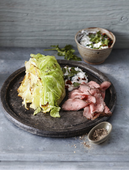Pointed cabbage with roast beef and feta and olive cream