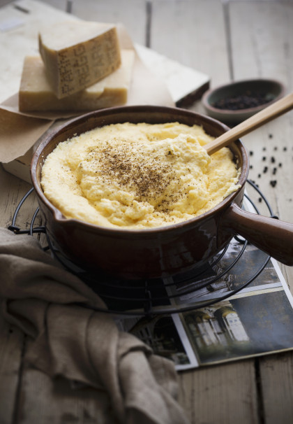 Creamy polenta with cheese and pepper