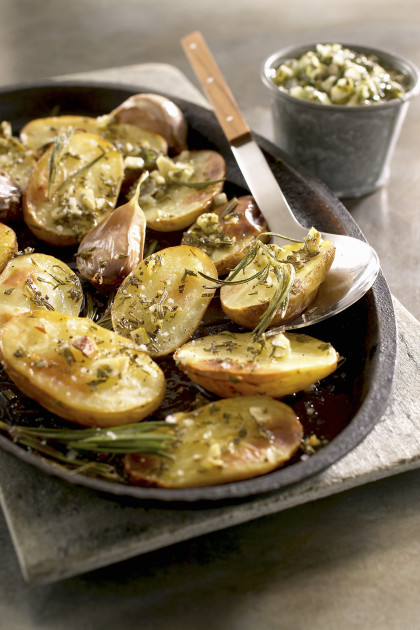 Patate al forno (roast potatoes with garlic and rosemary)
