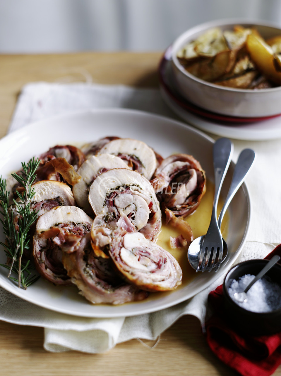 Rotolini di coniglio allo speck (rabbit roulade with bacon) | preview