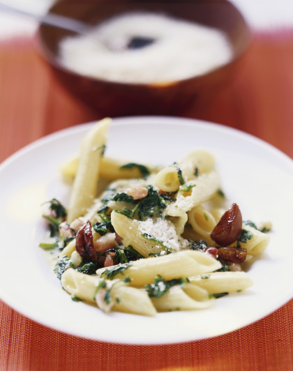 Penne con le castagne (pasta with spinach, chestnuts and bacon)