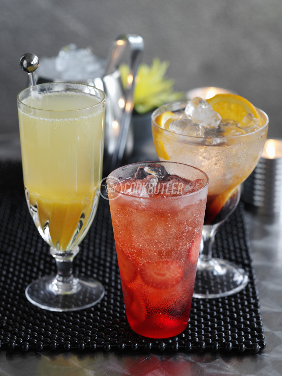 Lemon and orange fizz with cassis, a peach bellini and a shirley temple with strawberries (cocktails) | preview