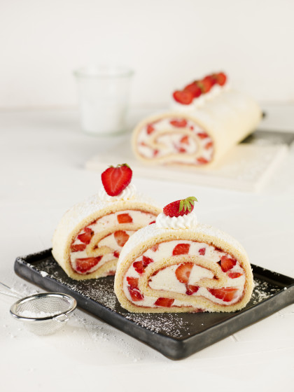 Strawberry Swiss rolls