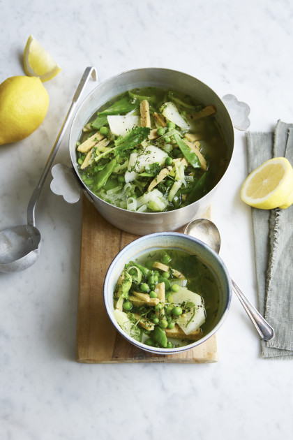 Green veggie soup with lupine fillets