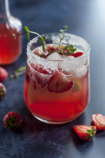 Strawberry mocktail with strawberries