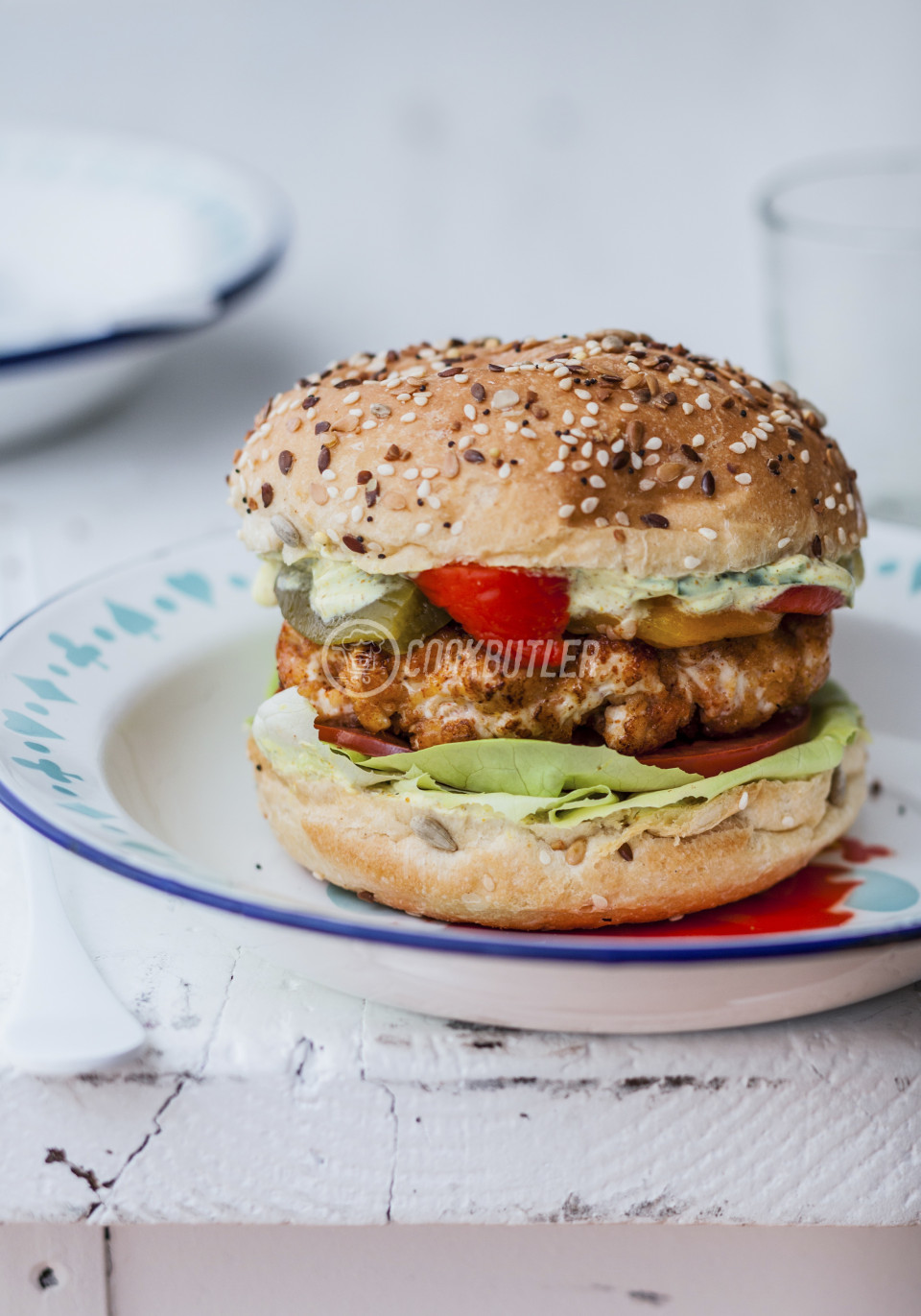 Chicken marinated in tandoori spices, three pepper and curried raïta sauce Delhi burger | preview