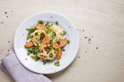 Tagliatelle with salmon, sugar snap peas and spring onions