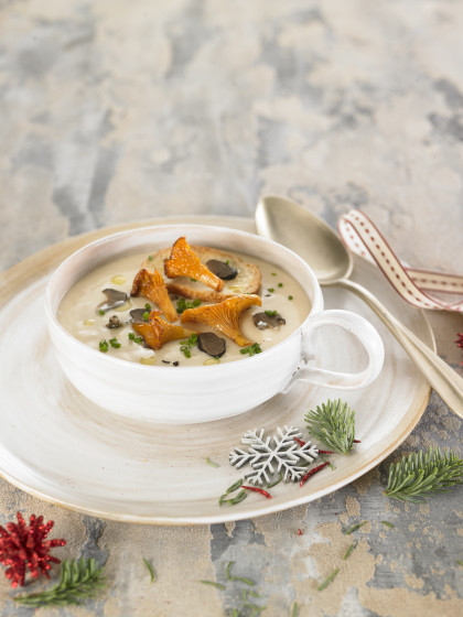 Christmas celeriac soup with chanterelles and truffle