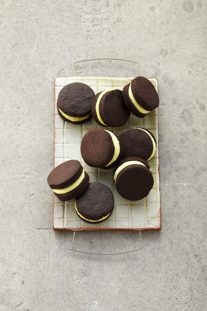 Chocolate sandwich biscuits filled with mint cream (sugar free)