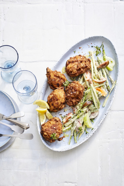 Asparagus in avocado dressing with chicken legs