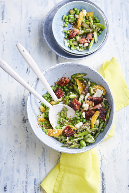 Green asparagus salad with peas, oranges, bacon and feta
