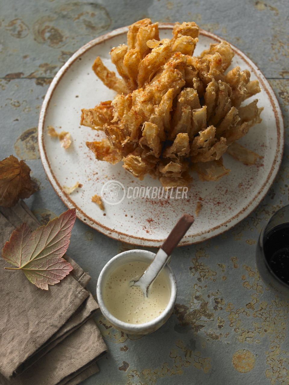 Baked onion flower with white sauce (vegetarian) | preview