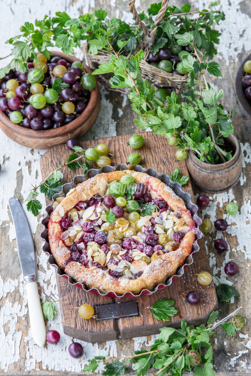 Gooseberry yeast almond cake | preview