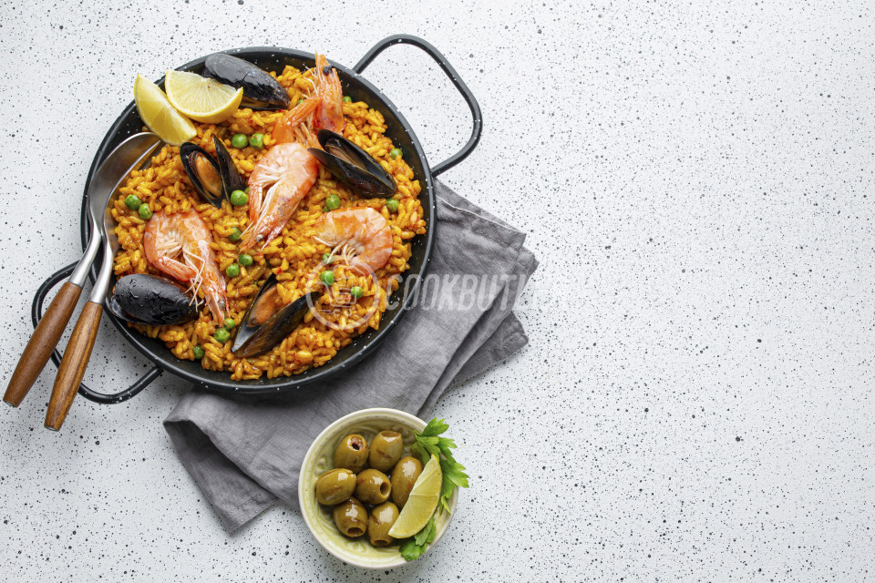 Spanish seafood paella | preview