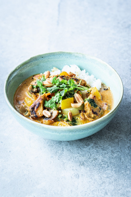 Yellow Thai chicken curry with coconut milk