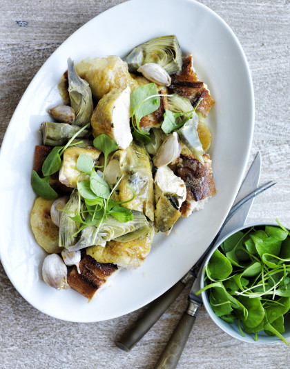 Chicken and artichoke salad with garlic bread croutons