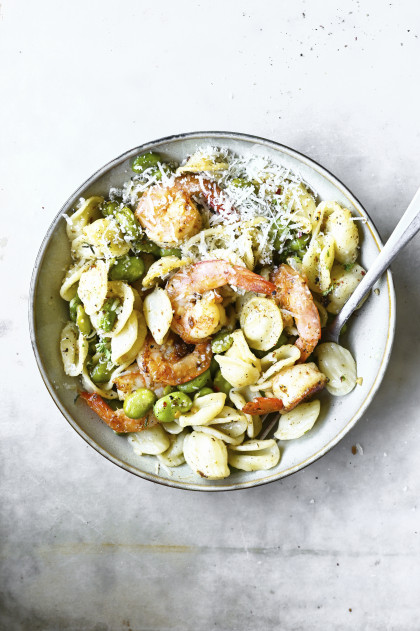 Orecchiette salad with shrimps and beans