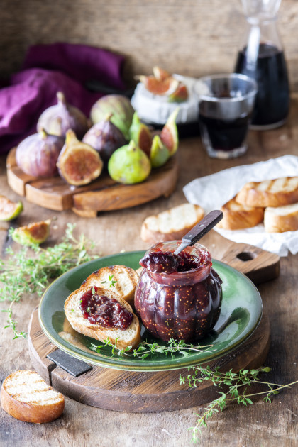 Fig jam with red wine and thyme (vegan)