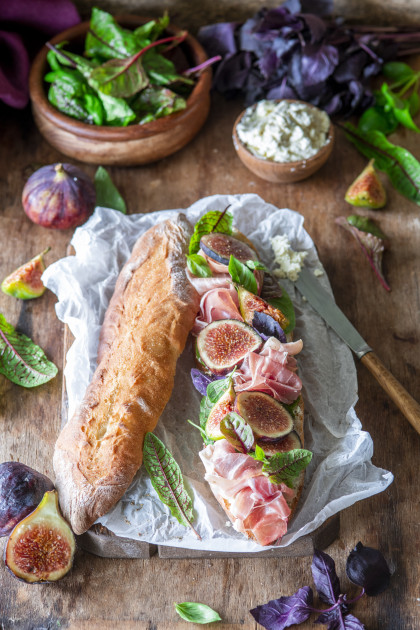 Baguette sandwich with ham and figs