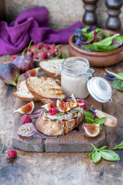 Chicken liver pâté on toast with figs