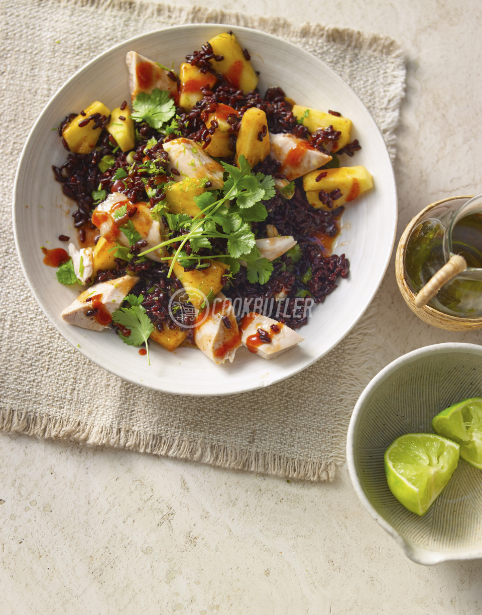 Chicken salad with red rice and pineapple | preview