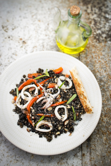 Lentil, squid and red pepper salad