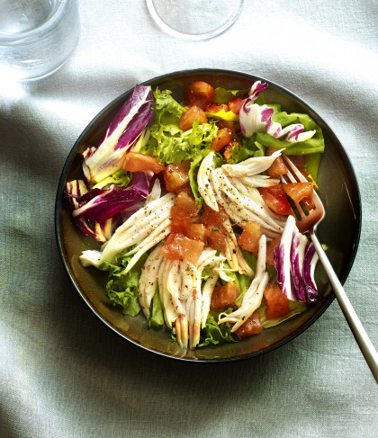 Warm skate salad with crushed tomatoes