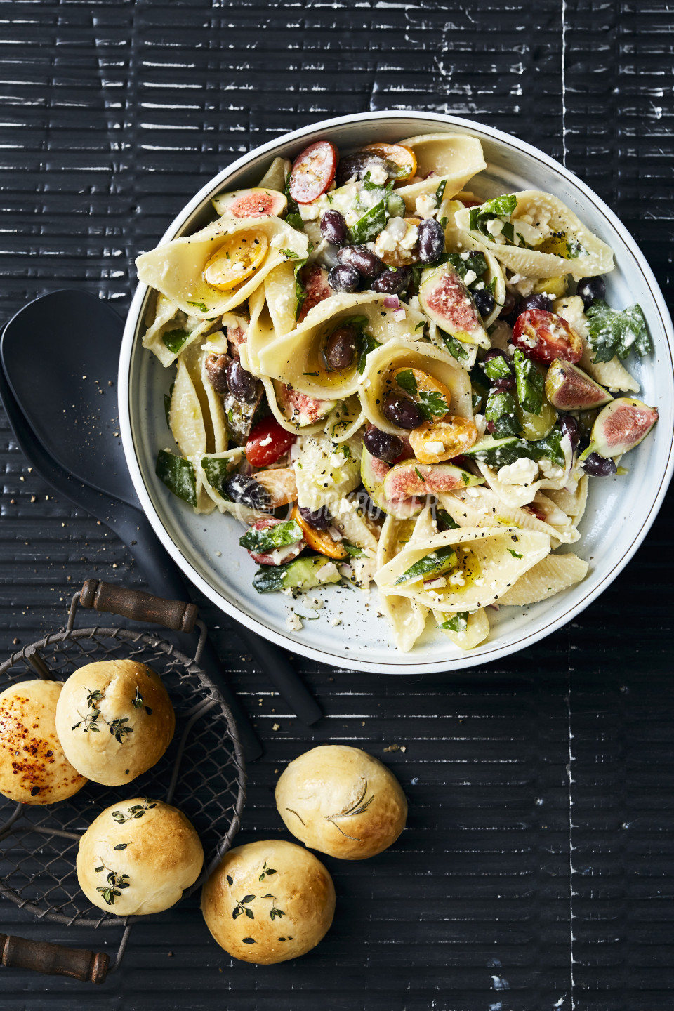 Conchiglioni salad with figs, olives and feta dressing | preview