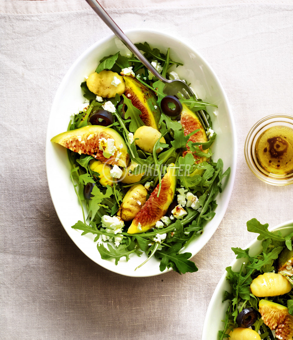 Rocket lettuce salad with figs,feta and gnocchi | preview