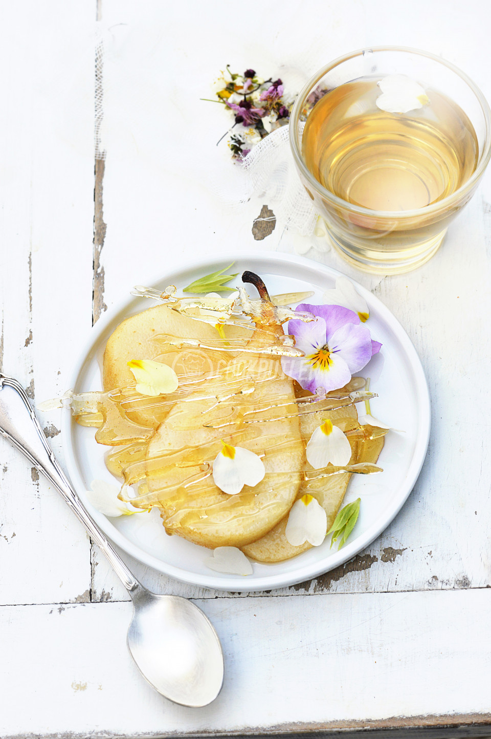 Roasted pear with vanilla, caramel and edible flowers | preview