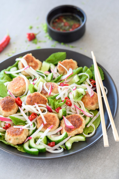 Scharfer Hühnchenfrikadellen-Nudelsalat