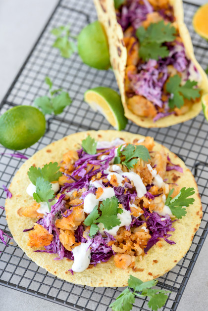 Scharfe Fischtacos mit würzigem Krautsalat