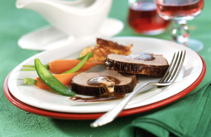 Würziger Rinderbraten mit Zuckerschoten-Möhrengemüse